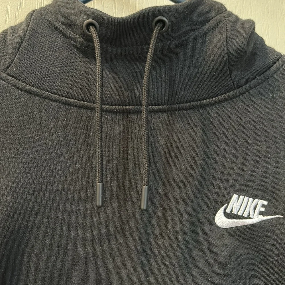 Woman’s Nike short Hoodie size M - Picture 2 of 4